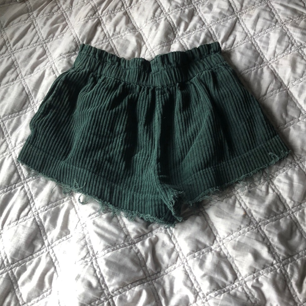 URBAN OUTFITTERS CORDUROY SHORTS